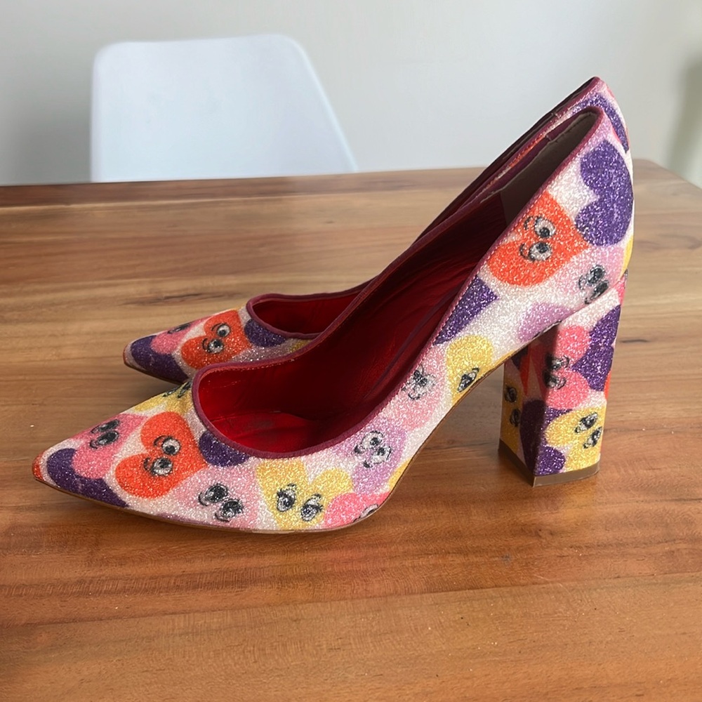 Mellow Yellow Glitter 4” heels with heart design Eu38